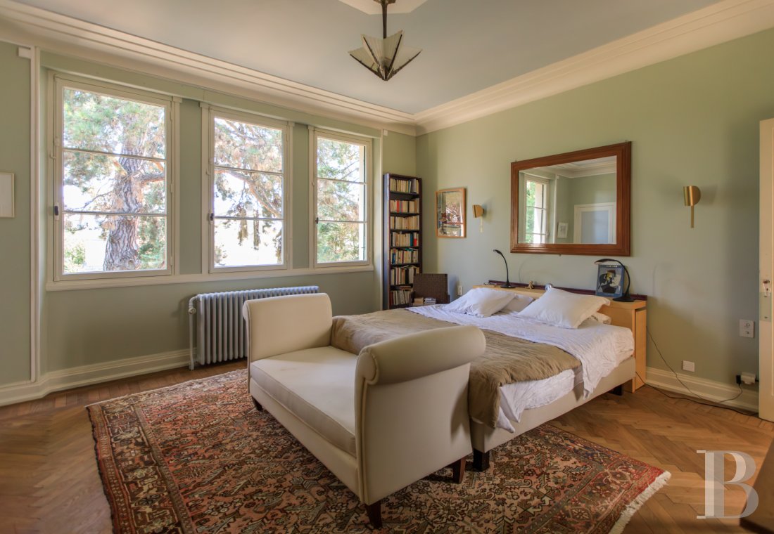 En Saône-et-Loire, à Mâcon, une villa et son jardin entièrement de style Art déco - photo  n°40